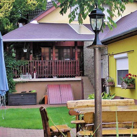 Green Lake Airport Apartments Вечеш Екстериор снимка